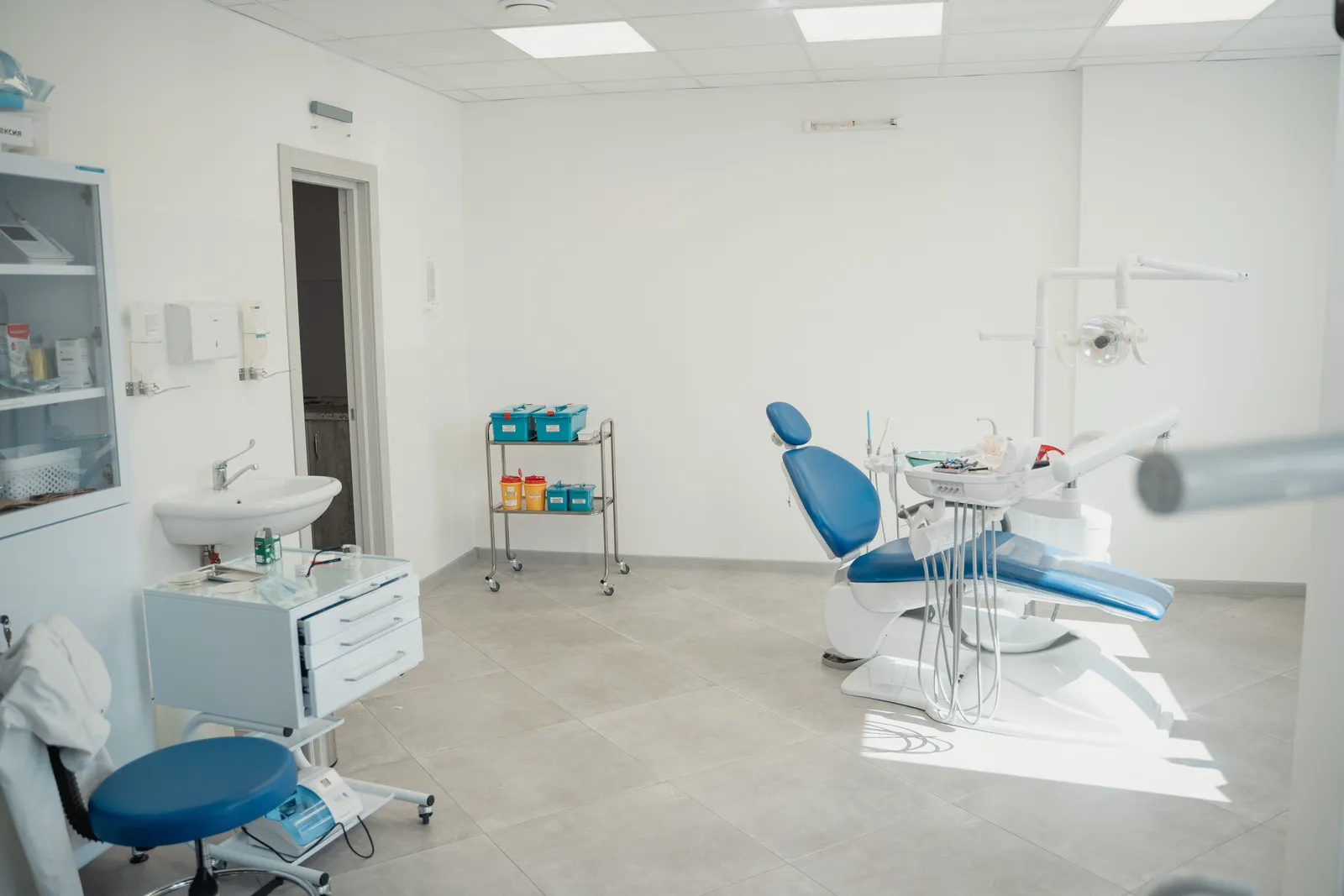 The bright, modern treatment area at Maplewood Dental
